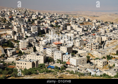 Arabische Stadt in der Nähe von Jerusalem vom Mount Scopus gesehen. Stockfoto