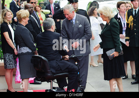 Prinz Charles und Camilla Parker-Bowles werden an den Leutnant Goveernor Diamond Jubilee Medaille Zeremonie und Rezeption begrüßt. Stockfoto