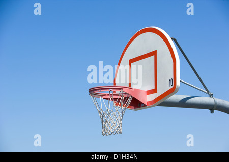 Basketballfeld mit Asphalt Stockfoto