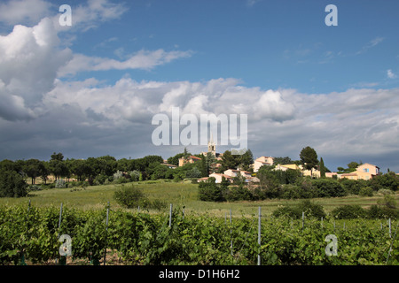 Des Dorfzentrums in der Provence in Südfrankreich Stockfoto