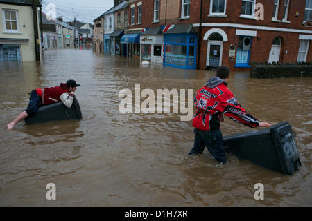 Braunton, Nord-Devon, UK. 22. Dezember 2012. Nach Starkregen über Nacht sind tief liegende Gebiete unter Wasser in das Dorf Braunton. Stockfoto