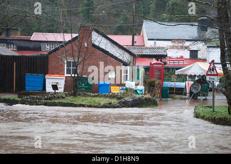 22. Dezember 2012. Hochwasser an der Gower Heritage Centre in Parkmill in der Nähe von Swansea wurden heute Nachmittag als Teile der Halbinsel Gower überschwemmt mit dem Starkregen fegt in ganz Großbritannien. Stockfoto