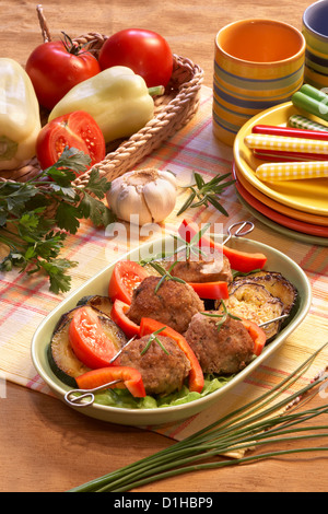 Frikadellen mit Auberginen Stockfoto