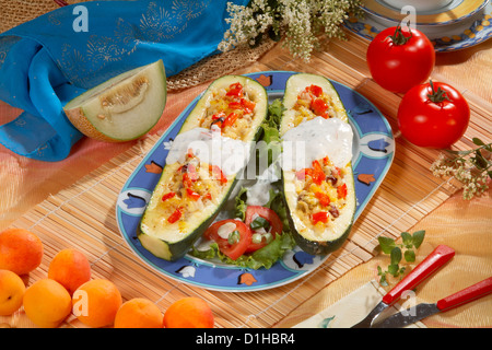 Gebackene Zucchini mit vagatables Stockfoto