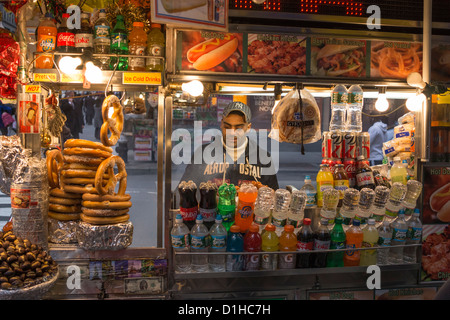 Ein Lebensmittel-Wagen auf dem Times Square in New York City Stockfoto