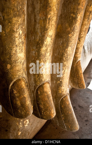 Hand der riesigen Buddha-Statue, Wat Si Chum, Sukhothai, Thailand Stockfoto