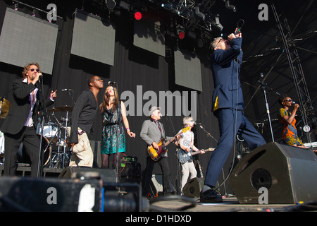 Punk, Blues-Acid-House-Band Alabama 3 live führt an schönen Tagen 2012 Escott Park, Devon, UK. Stockfoto