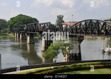 Der Tod-Eisenbahnbrücke am River Kwai in Kanchanaburi, Thailand Stockfoto