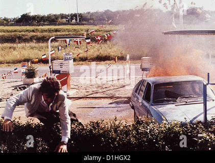 Killer Stellen Sich Nicht Vor 3 Hommes Abattre Alain Delon Michel Gerfaut (Alain Delon) Wird in Die Machenschaften einer Stockfoto