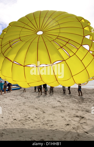 Offenen Parasail Überdachung am Strand in Thailand Stockfoto