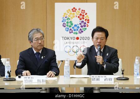 (L-R) Tsunekazu Takeda, Naoki Inose, Gouverneur von Tokio, 21. Dezember 2012: neuer Gouverneur von Tokio, Naoki Inose wurde ausgewählt, Vorsitzender des Tokyo 2020 Olympischen Angebots während eines Regisseurs treffen auf die Tokyo Metropolitan Regierung Gebäude in Tokio, Japan zu werden. (Foto: AFLO SPORT) [1156] Stockfoto