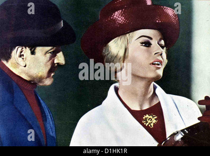 Sterben Sie die Morde Des Herrn Abc Alphabet Morde, Tony Randall, Anita Ekberg Bei Seinen relevantes Befragt Detektiv Hercule Stockfoto