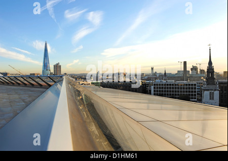 Ferne Foto von Shard London neuesten ikonischen Gebäude von der Dachterrasse des One New Change, London EG4 gesehen. Stockfoto