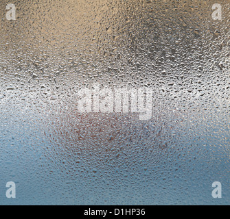 Wassertropfen auf Glas Stockfoto