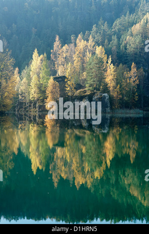 Der See in der Nähe von Adersbach, Ostböhmen, Tschechien Stockfoto