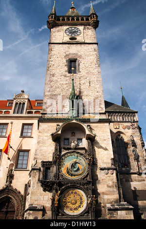Die astronomische Uhr in Prag auf die Old Town Hall Tower in Jizchak Náměstí (Altstädter Ring). Stockfoto