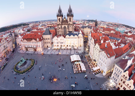 Jizchak Náměstí (Altstädter Ring) und die Kirche unserer lieben Frau vor Tyn in Prag, die Hauptstadt der Tschechischen Republik. Stockfoto