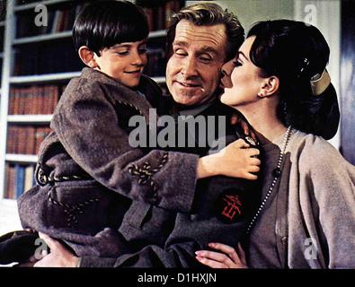 Sturm Auf sterben Eiserne Kueste Angriff auf Eisen Küste?, Lloyd Bridges, Sue Lloyd Sue Wilson (Sue Lloyd) Nimmt Schweren Herzens Stockfoto