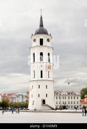 Die Glocke Turm der Kathedrale von Vilnius in Domplatz in Vilnius, der Hauptstadt Litauens. Stockfoto