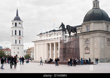 Domplatz mit der Kathedrale von Vilnius und seine Bell tower in Vilnius, der Hauptstadt Litauens. Stockfoto