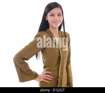 südostasiatischer weiblich in Kebaya Kleid, malay Ethnizität isoliert auf weiss Stockfoto