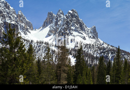 Italien, Dolomiten, Veneto, Cadini di Misurina Bergblick aus dem Antorno-See Stockfoto
