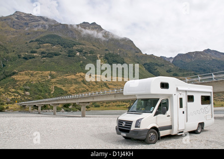 Straßenbrücke über den Fluss Dart nördlich von Glenorchy auf Neuseelands Südinsel Stockfoto