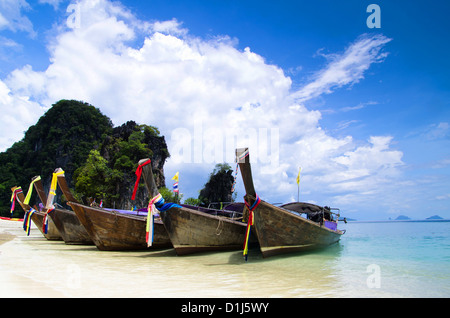 Tropischer Strand, Longtail Boote, Andamanensee, Thailand Stockfoto