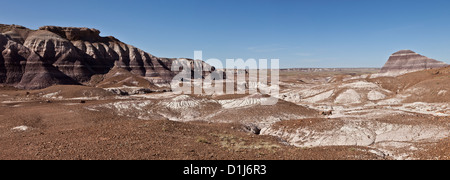 Blick durch die Blue Mesa, der Painted Desert hinaus in den Petrified Forest in Arizona, USA Stockfoto