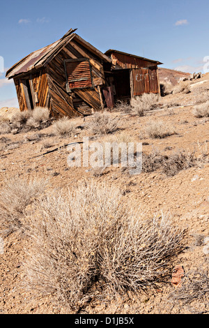 Alte verlassene Gebäude im ehemaligen Goldbergbau Boomtown drehte Geisterstadt Goldfield, Nevada, USA Stockfoto