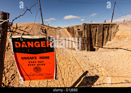 Alte verlassene Goldmine in ehemalige Boomtown drehte Geisterstadt Goldfield, Nevada, USA Stockfoto