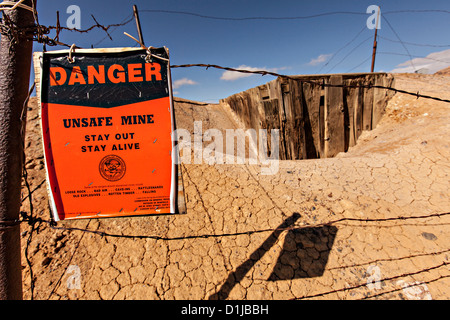 Alte verlassene Goldmine in ehemalige Boomtown drehte Geisterstadt Goldfield, Nevada, USA Stockfoto