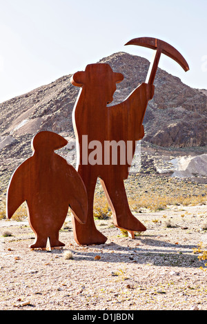 Skulptur im öffentlichen Raum Hommage an Shorty Harris 1994 in Goldwell, NV genannt. Stockfoto