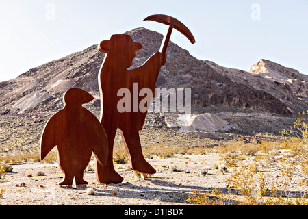 Skulptur im öffentlichen Raum Hommage an Shorty Harris 1994 in Goldwell, NV genannt. Stockfoto