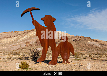 Skulptur im öffentlichen Raum Hommage an Shorty Harris 1994 in Goldwell, NV genannt. Stockfoto