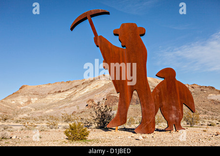 Skulptur im öffentlichen Raum Hommage an Shorty Harris 1994 in Goldwell, NV genannt. Stockfoto