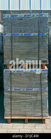 Neue graue Straße Ziegel Container. Stockfoto