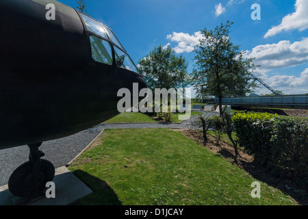 Pegasus-Brücke-Museum, Normandie. Eine Replik eines britischen Horsa Segelflugzeugs, zur Erstürmung der Brücke am d-Day 1944. Stockfoto