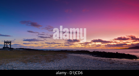 Twilight-Szene am Strand von Galapagos Stockfoto