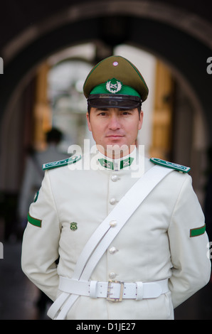 Chile-Police Officer (Carabinero) vor La Moneda, Santiago de Chile, Chile Stockfoto