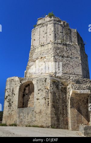 Reste der römischen Turm in Nimes, Provence, Frankreich Stockfoto