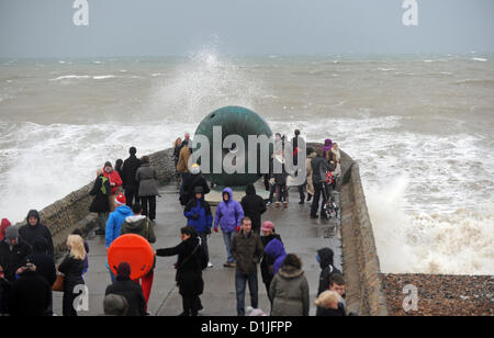 Brighton UK 25. Dezember 2012 - Brighton Beach wurde heute Morgen geschlossen und das jährliche Weihnachtstag schwimmen wurde abgesagt Stockfoto