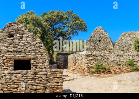 Stein-Hütten in der Bories-Dorf in der Nähe von Gordes, Vaucluse, Frankreich Stockfoto