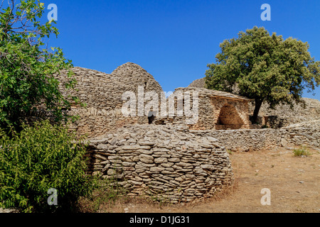 Stein-Hütten in der Bories-Dorf in der Nähe von Gordes, Vaucluse, Frankreich Stockfoto