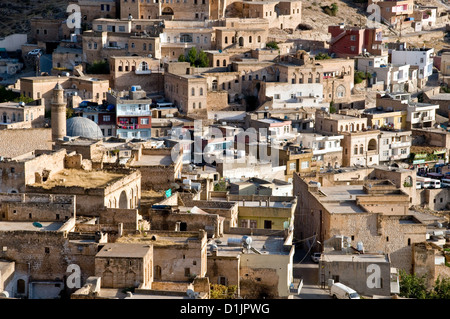 Ein landschaftlicher Blick auf die alte arabische und kurdische Stadt Savur, in der Provinz Mardin, in der östlichen Anatolien Region im Südosten der Türkei. Stockfoto