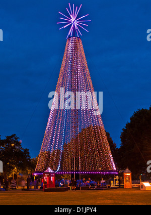 Weihnachtsbaum in Latimer Square Christchurch Neuseeland Stockfoto