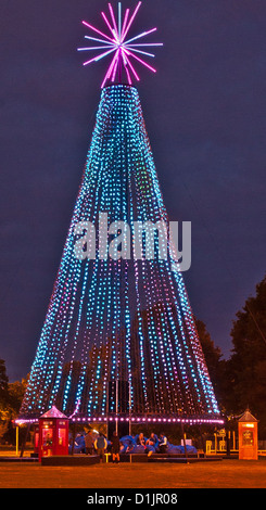 Weihnachtsbaum in Latimer Square Christchurch Neuseeland Stockfoto