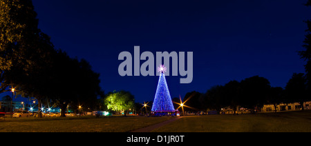 Weihnachtsbaum in Latimer Square Christchurch Neuseeland Stockfoto