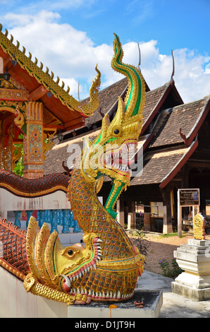 Statue König der Nagas vor Buddhismus Tempel, Chiangma Stockfoto