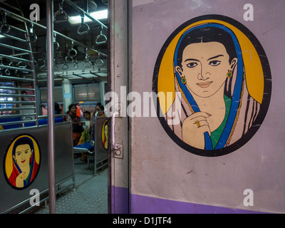 Damen nur Auto Victoria Chhatrapati Shivaji Terminus Railway Station Mumbai Indien Stockfoto